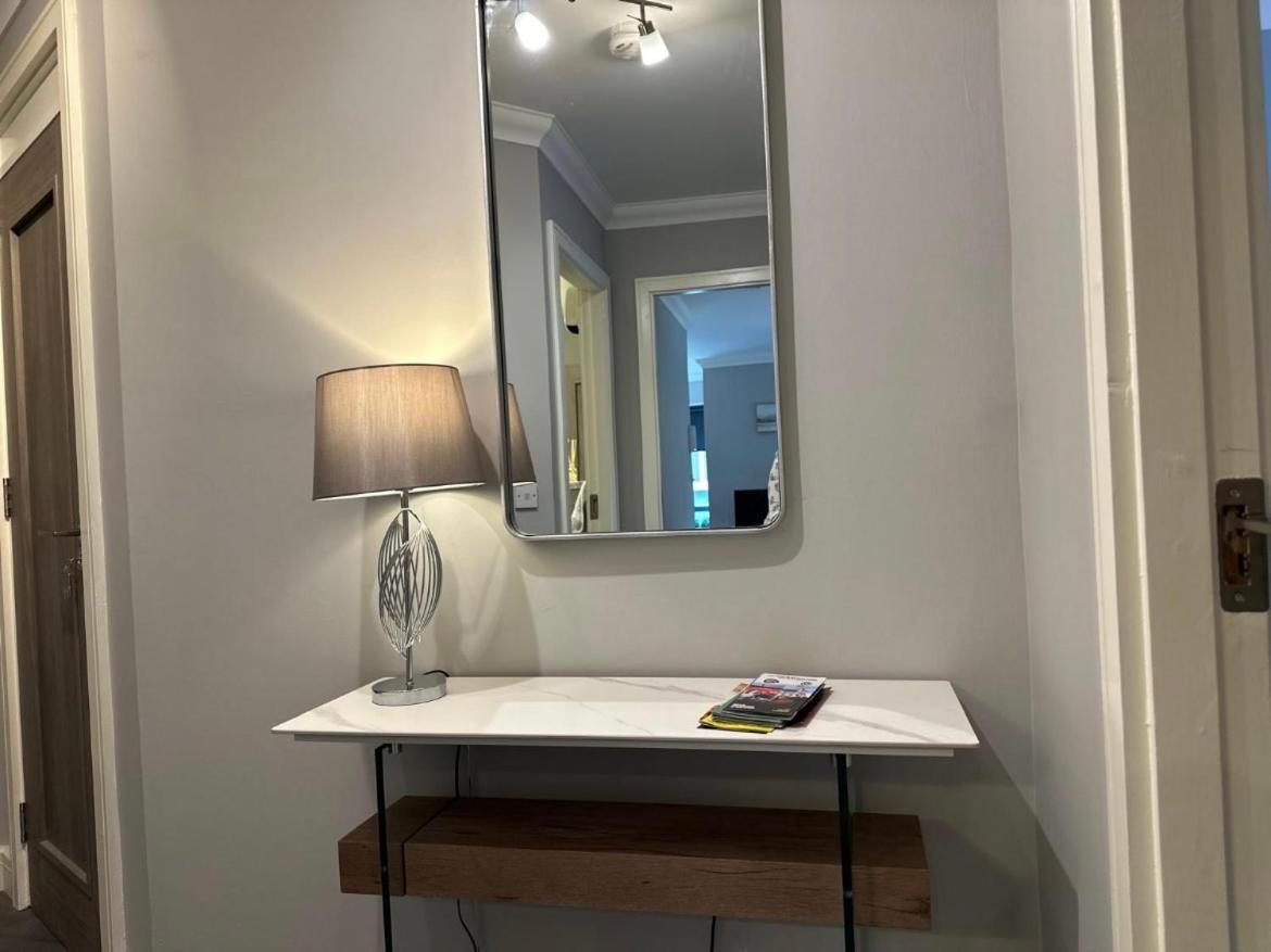 Airport Large Superior Serviced - Sleeps 6 Apartment Dublin