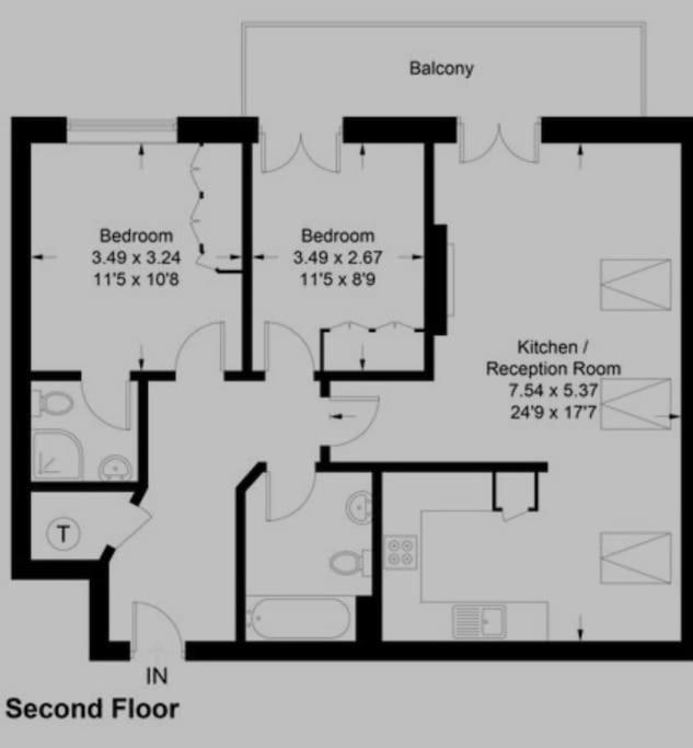 Airport Large Superior Serviced - Sleeps 6