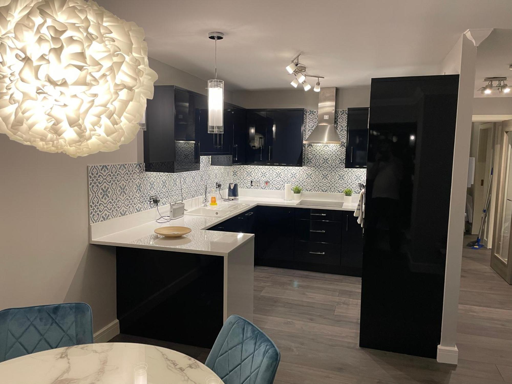 Airport Large Superior Serviced - Sleeps 6 * Dublin
