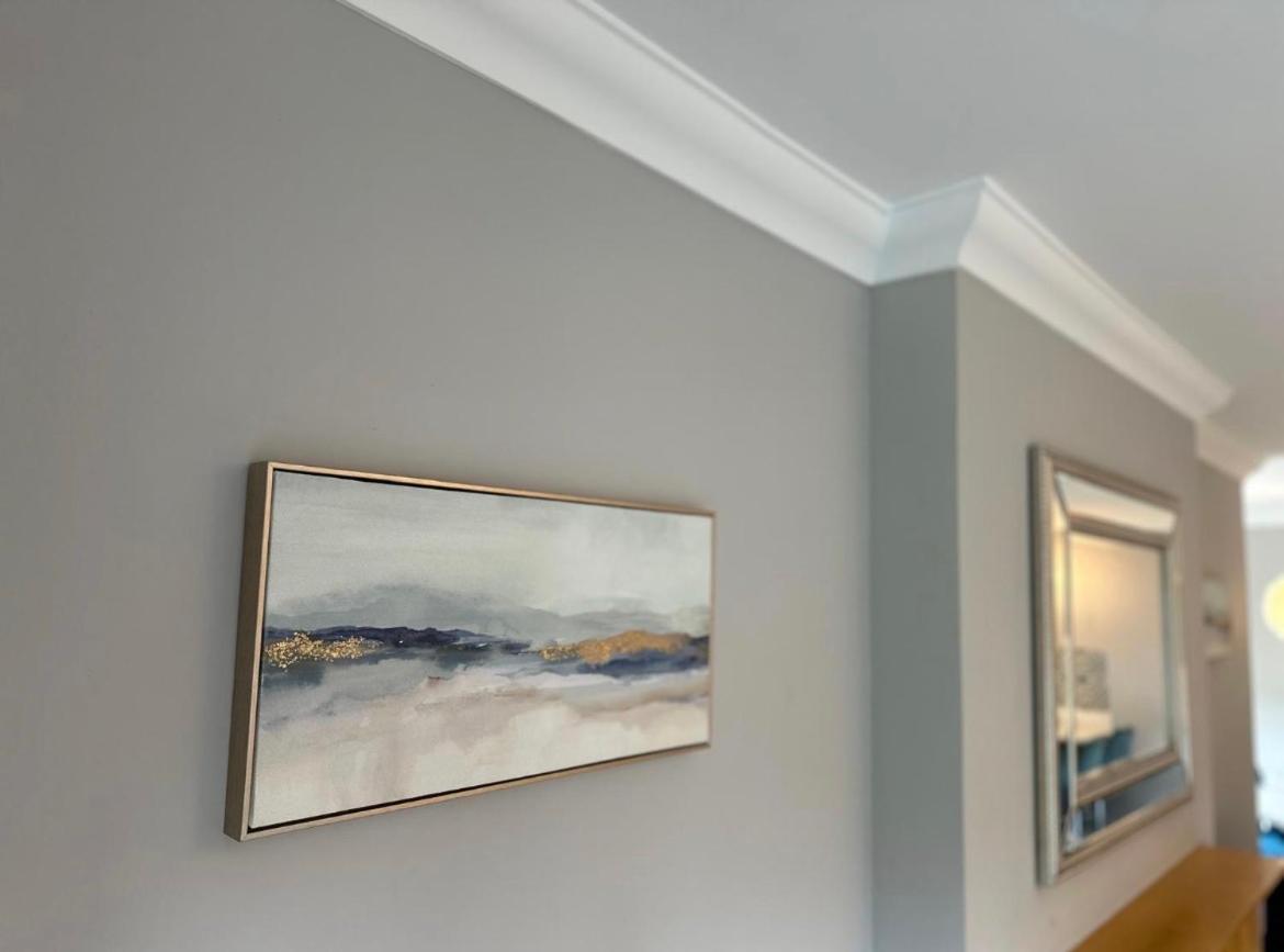 Airport Large Superior Serviced - Sleeps 6 *